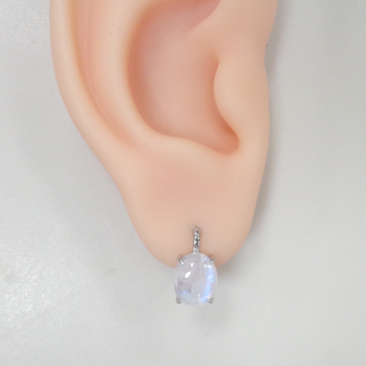 Серебряные серьги с лунными камнями